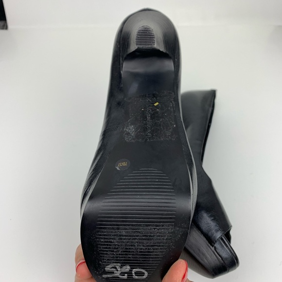 BCBGeneration Black Peep-Toe Heels Size 7 - Picture 6 of 7